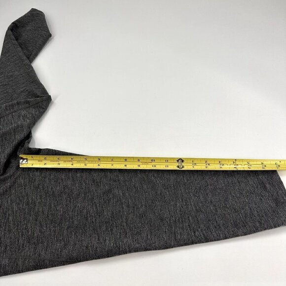 Nike Dri-Fit Grey 3/4 Length Leggings Venting in the back Size Small - Picture 12 of 13